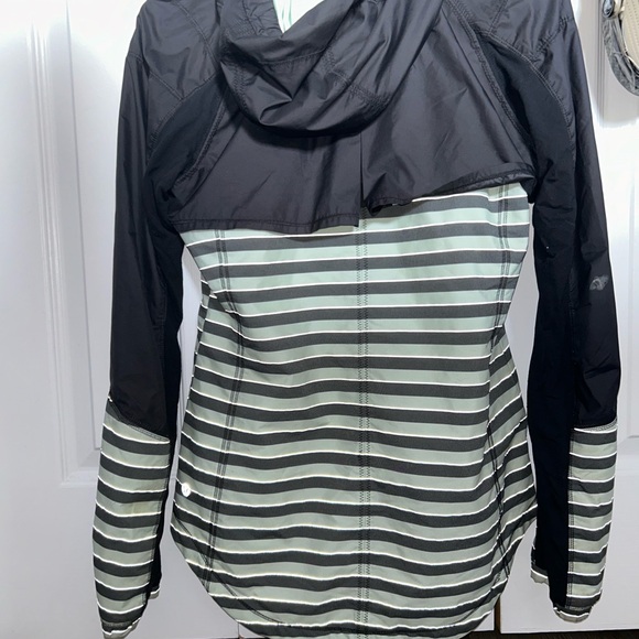 Lululemon rain jacket - Picture 3 of 6